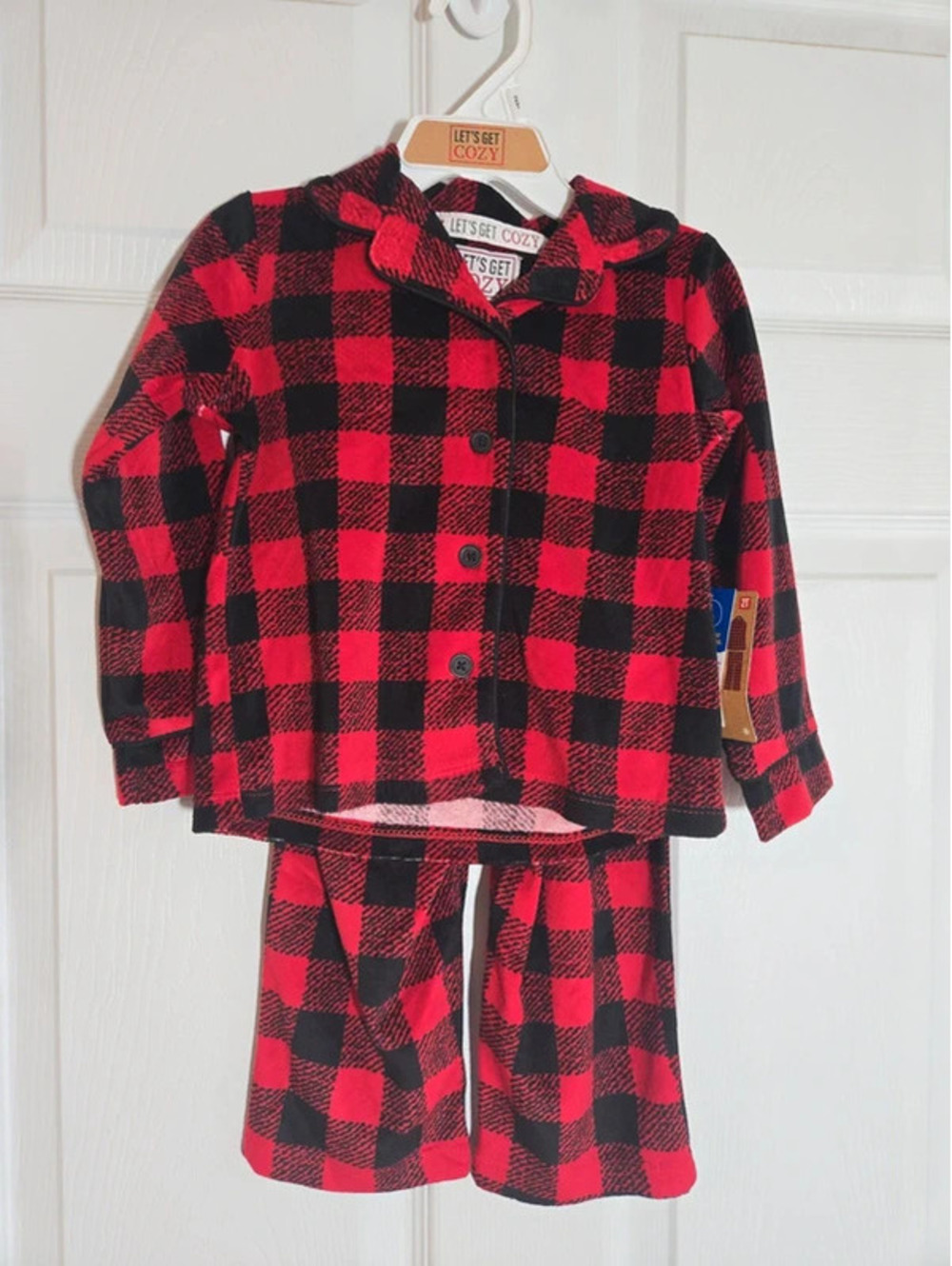 Let's get cozy Buffalo Plaid pajama set. Size 2T.
